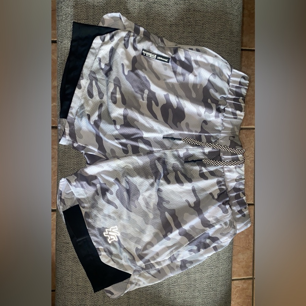 White camo/black youngla compression shorts